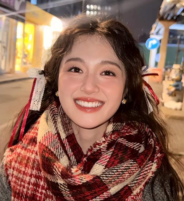 记：让笑容比缎带更明亮pg电子首页圣诞妆容手